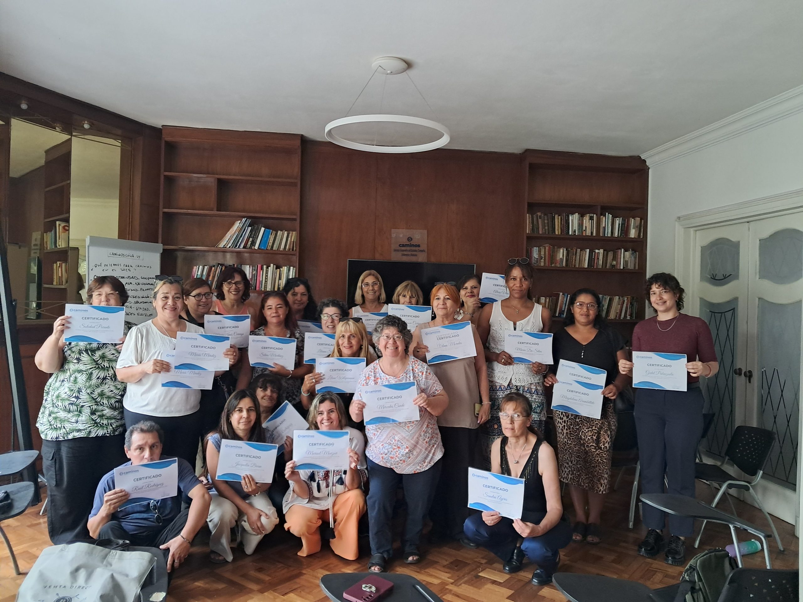 Cuidadoras en Taller Demencia y Cuidados con sus Diplomas
